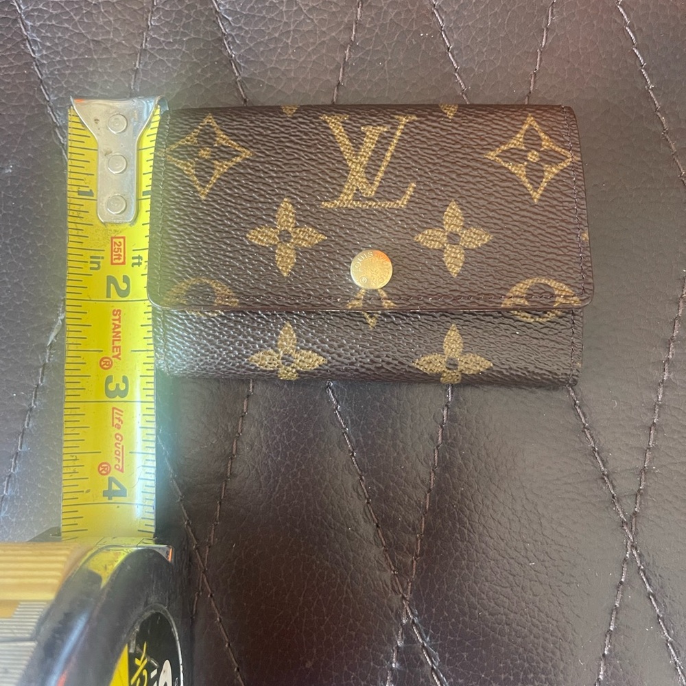 Authentic Louis Vuitton Brown monogram Key Holder key fob - Picture 6 of 14